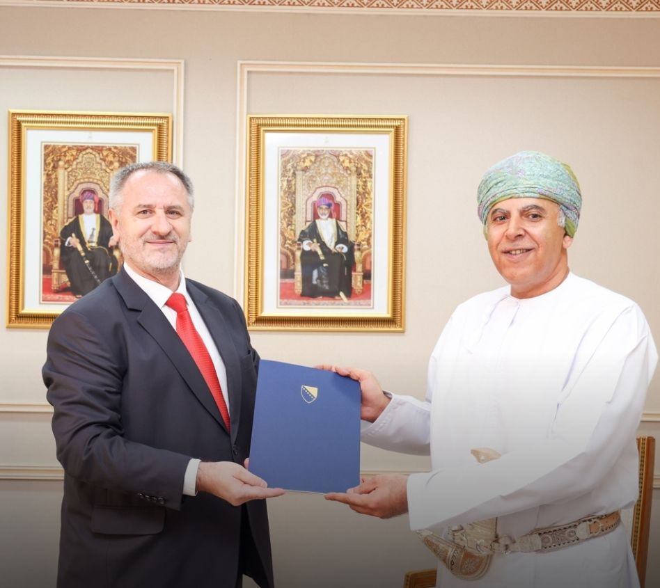 وكيل الخارجية للشؤون الإدارية والمالية يتسلّم نسخًا من أوراق اعتماد عدد من السفراء المعيّنين