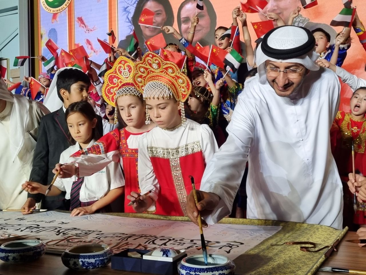 المدرسة الصينية تحتفي بيوم الطفل العالمي والذكرى الـ40 للعلاقات مع الإمارات