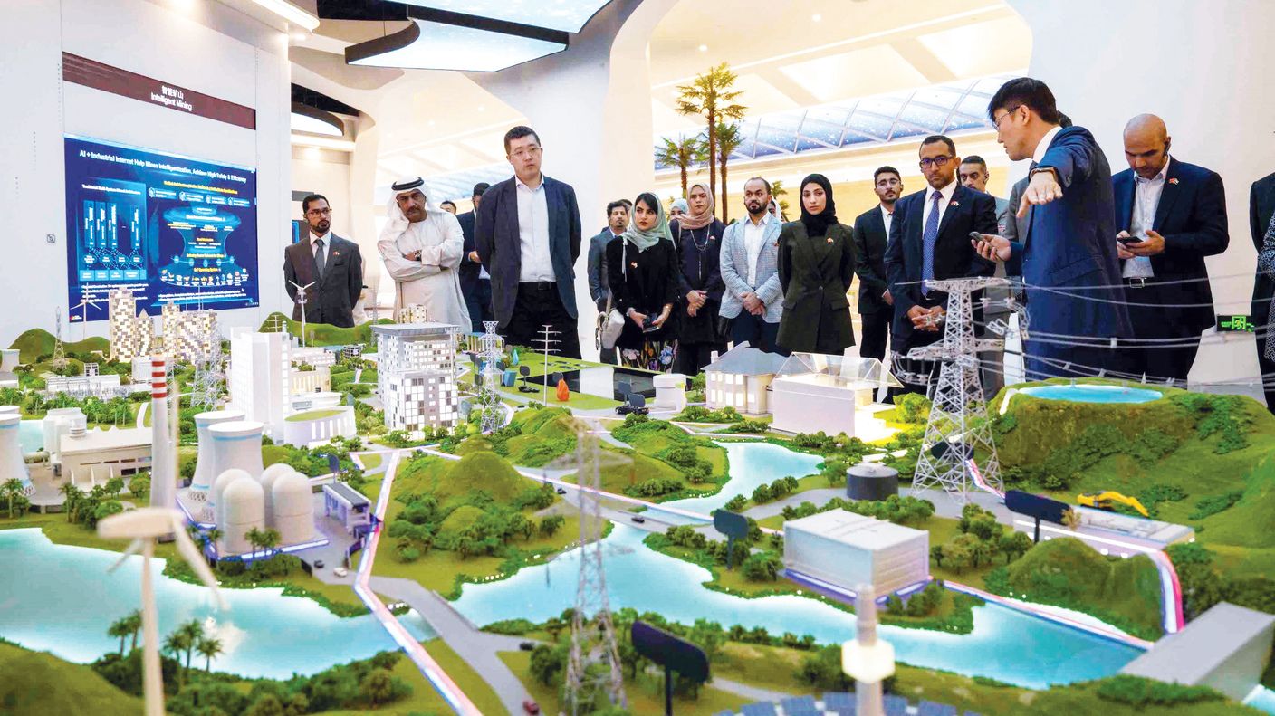 الشارقة تبحث تعزيز الروابط الاقتصادية مع بكين