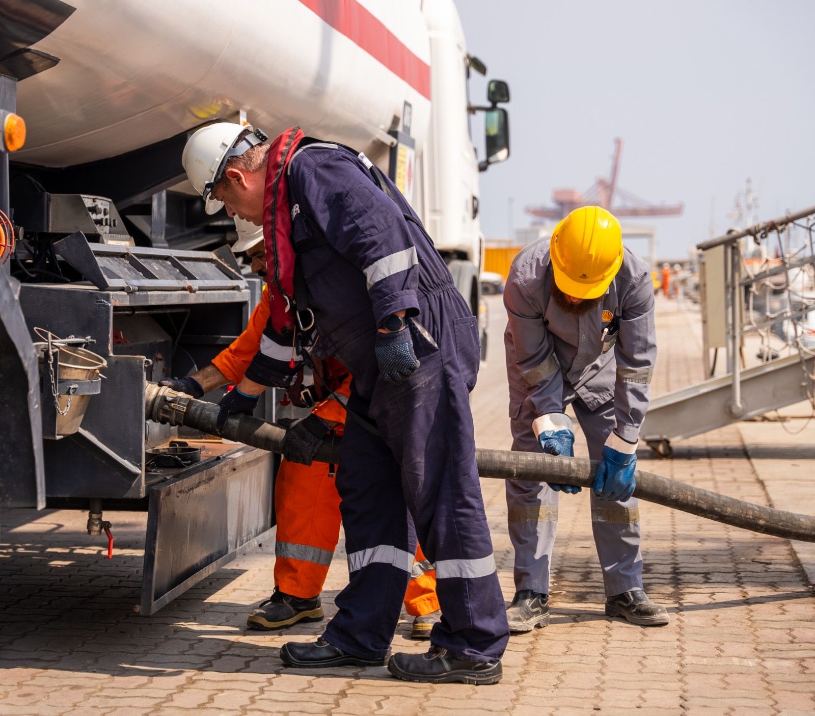 تماشيًا مع خطة الحياد الكربوني.. ميناء صحار يستقبل أول شحنة من الوقود الحيوي