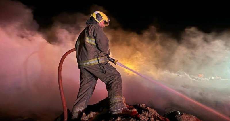 «البيئة» تنفي مسؤوليتها عن حريق السالمي: الموقع يتبع جهات أخرى