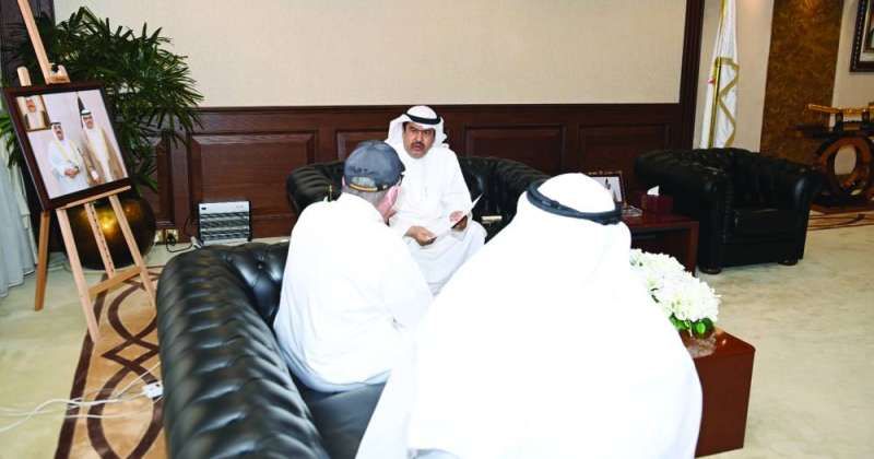 المُحافظ لدى استقباله المُواطنين