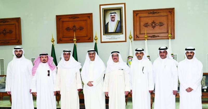 مُحافظ الجهراء يُكرّم المُختارين السابقين