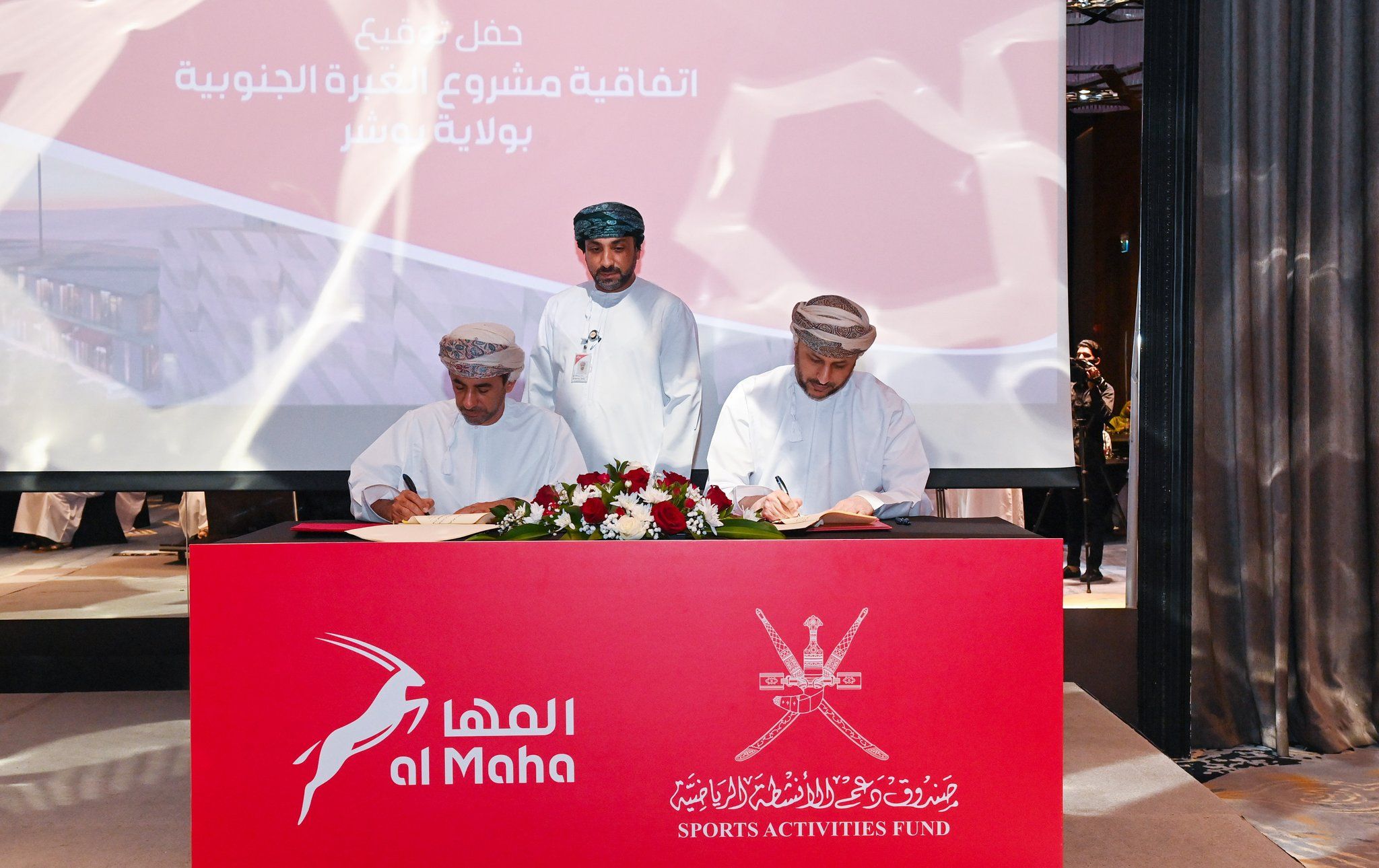 بتكلفة 4 ملايين ريال .. التوقيع على اتفاقية استثمار أراضي اللجنة الأولمبية والاتحادات الرياضية