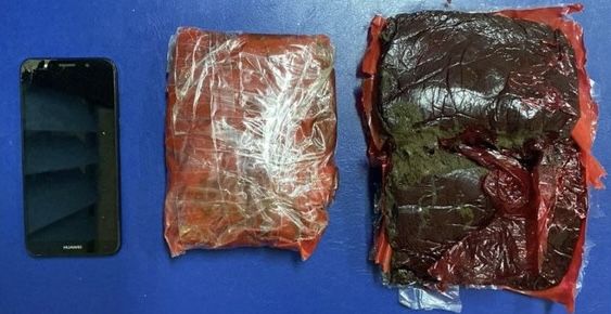 إحباط محاولة مسافر إدخال 1.200 كيلوجراماً من مخدر الحشيش