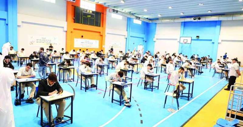 جانب من اختبارات الصف الثاني عشر أمس