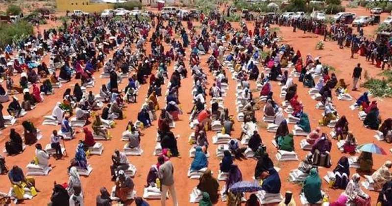 «بصائر الخيرية» تنفذ مشروع توزيع السلال الغذائية في الصومال
