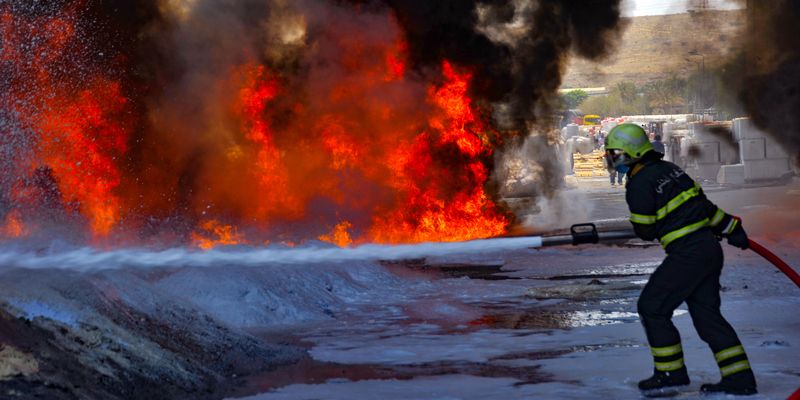 الدفاع المدني والإسعاف : 45 حادث حريق بالمنشآت الصناعية في فترة الصيف