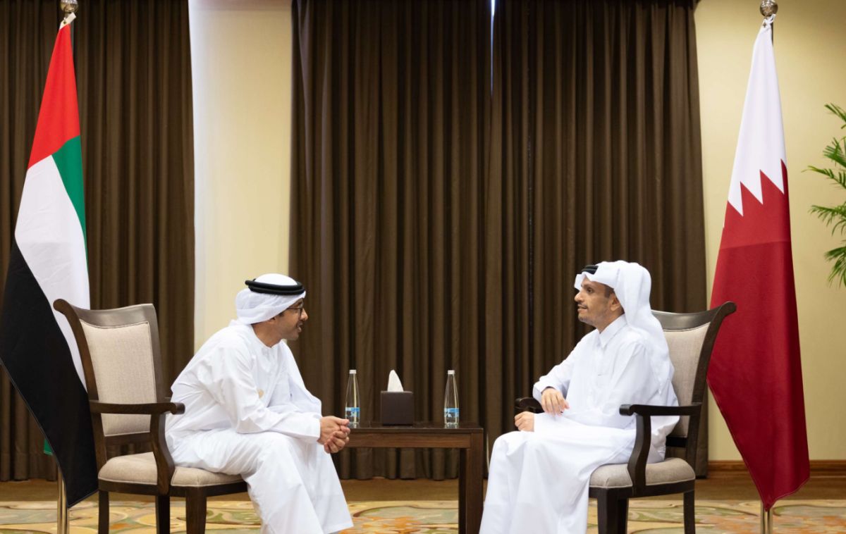 معالي رئيس مجلس الوزراء وزير الخارجية يجتمع مع وزير الخارجية الإماراتي