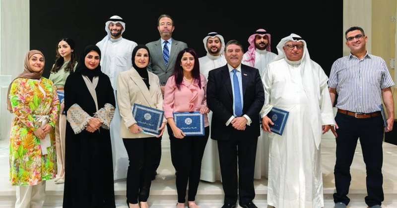 المُشاركون في الدورة التدريبية في لقطة جماعية