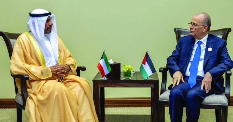 اليحيا خلال اللقاء مع رئيس وزراء فلسطين