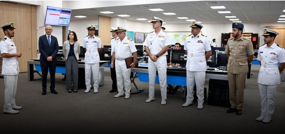 وفد من “عملية أتلانتا” يزور مركز الأمن البحري