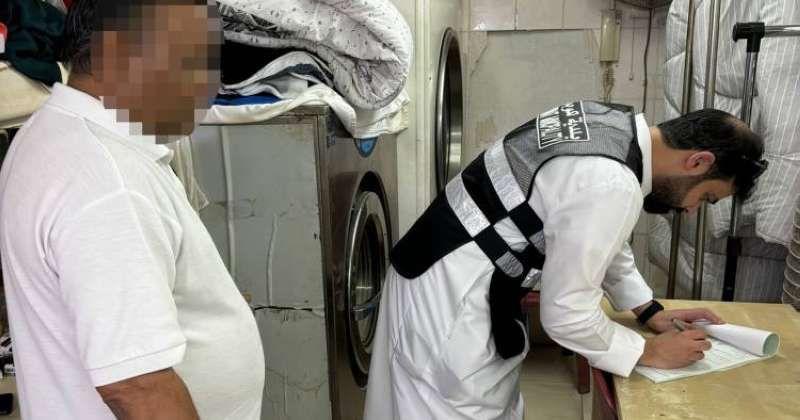 باكورة جولات «البلدية».. إغلاق 21 سرداباً مخالفاً في «السالمية»