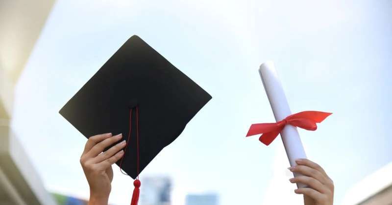 أسماء الناجحين في القسم الأدبي