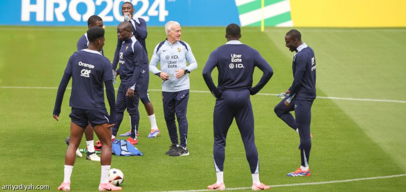 فيروس مونديال قطر يطارد «الديوك» في ألمانيا