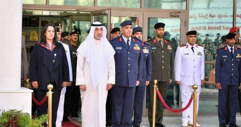 وزير الدفاع يشهد حفل تخريج دورة القيادة والأركان المشتركة الـ 28: حافظوا على أعلى معايير الالتزام والانضباط