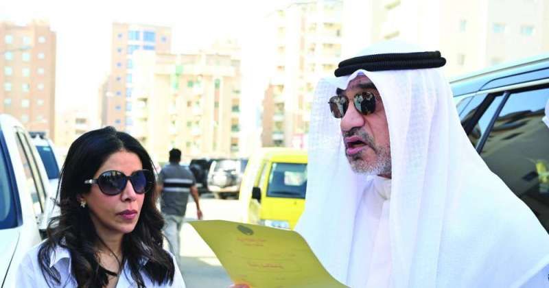 الوزيران اليوسف والمشعان خلال الجولة (تصوير أسعد عبدالله)