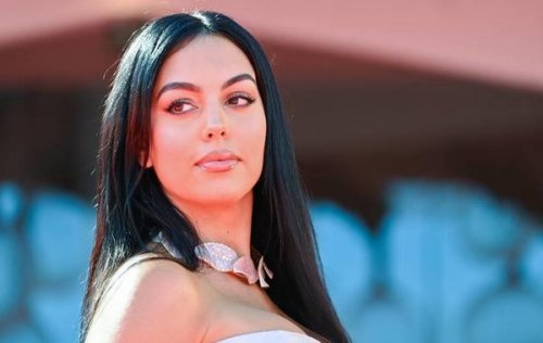 جورجينا تحرج كريستيانو وتواصل التعري في السعودية.. مافعلته في الجيم كان مخجل!