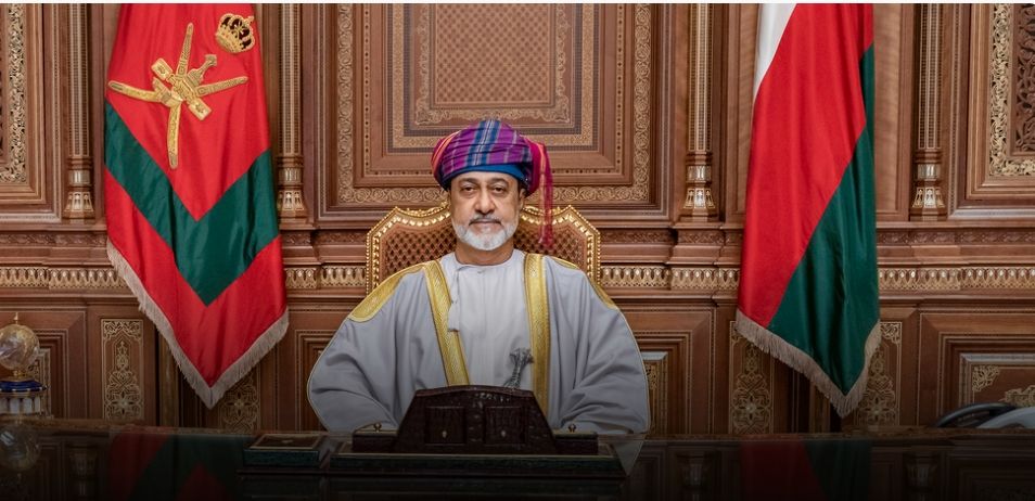 جلالة السُّلطان يؤدي صلاة عيد الأضحى المبارك في جامع معسكر المرتفعة