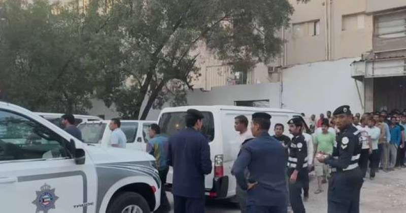 نقل عدد من مخالفي الإقامة إلى مركز للإيواء بعد ضبطهم بـ بنيد القار