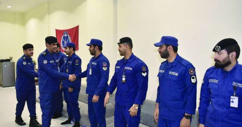 اللواء خالد عبدالله خلال زيارته أحد مراكز الإطفاء