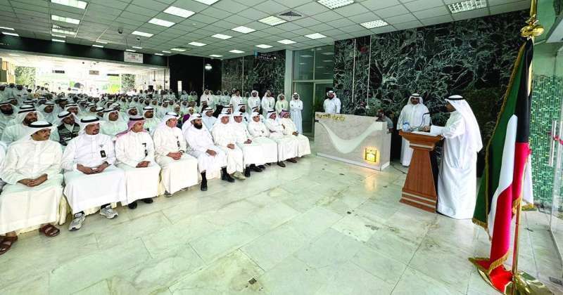 الدبوس خلال اجتماعه مع الكوادر الرقابية