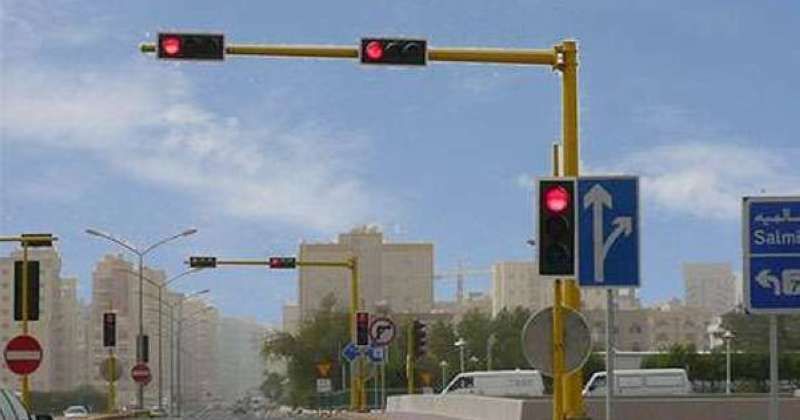 «الداخلية»: إعادة تشغيل جميع إشارات المرور التي توقفت جراء انقطاع التيار الكهربائي