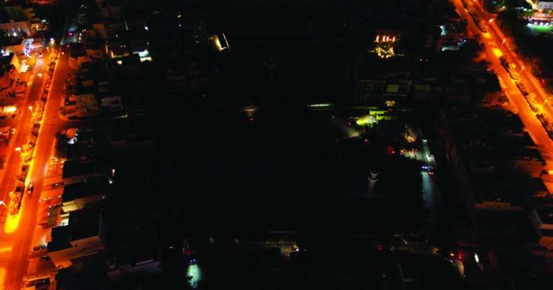 منطقة الشعب غرقت في الظلام (تصوير اسعد عبدالله)