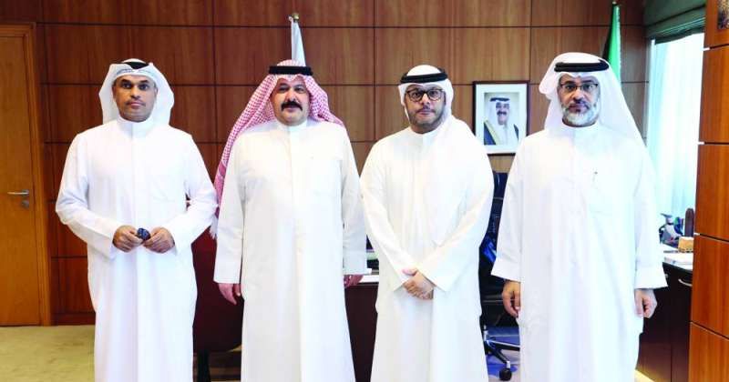 الزيدان مستقبلاً وفد غرب عبدالله المبارك