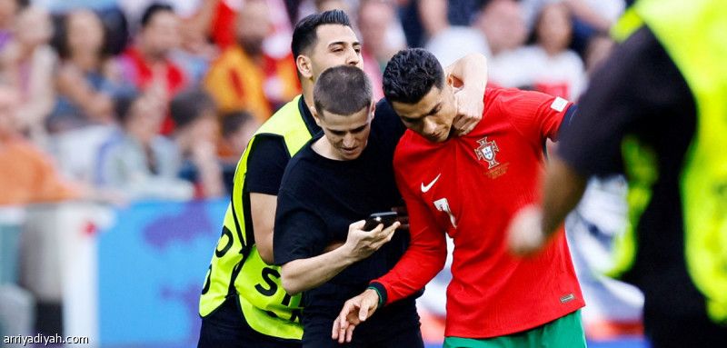 مارتينيز: مطاردو رونالدو أقلقونا.. وعلى الأمن منعهم