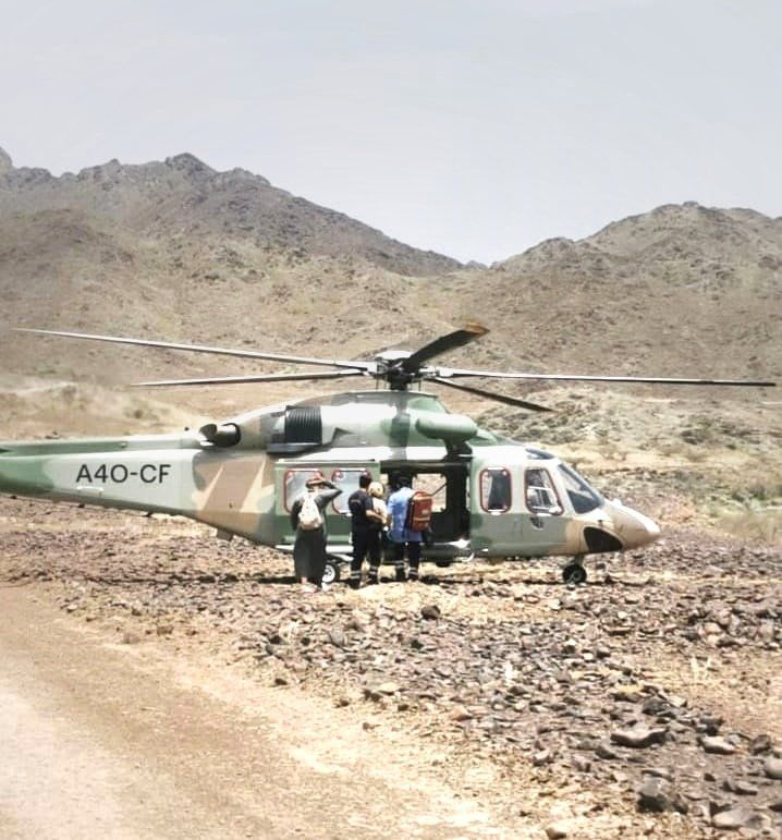 سقوط شخص بمنطقة جبلية وطيران الشرطة ينقله للمستشفى مفارقًا للحياة