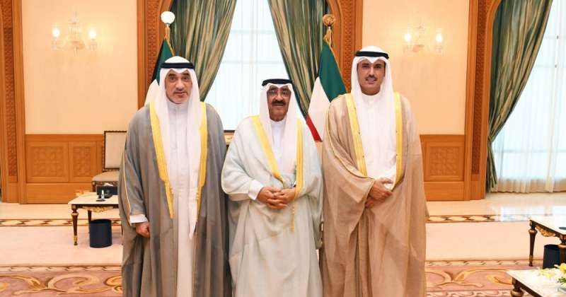 سمو الأمير يستقبل وزير الداخلية ومحافظ الأحمدي الجديد