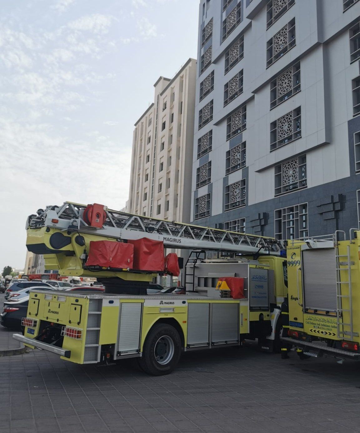 إخماد حريق شب في إحدى البنايات بمنطقة غلا الصناعية