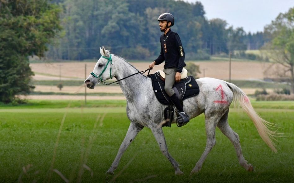 الفارس علي آل سعيد يحصد بطاقة التأهل لكأس العالم للقدرة والتحمل