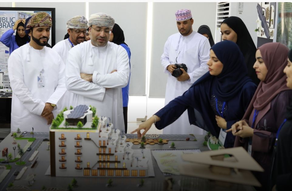 تكريم الفائزين في مسابقة الإبداع المعماري على مستوى الكليات المهنية بسلطنة عُمان