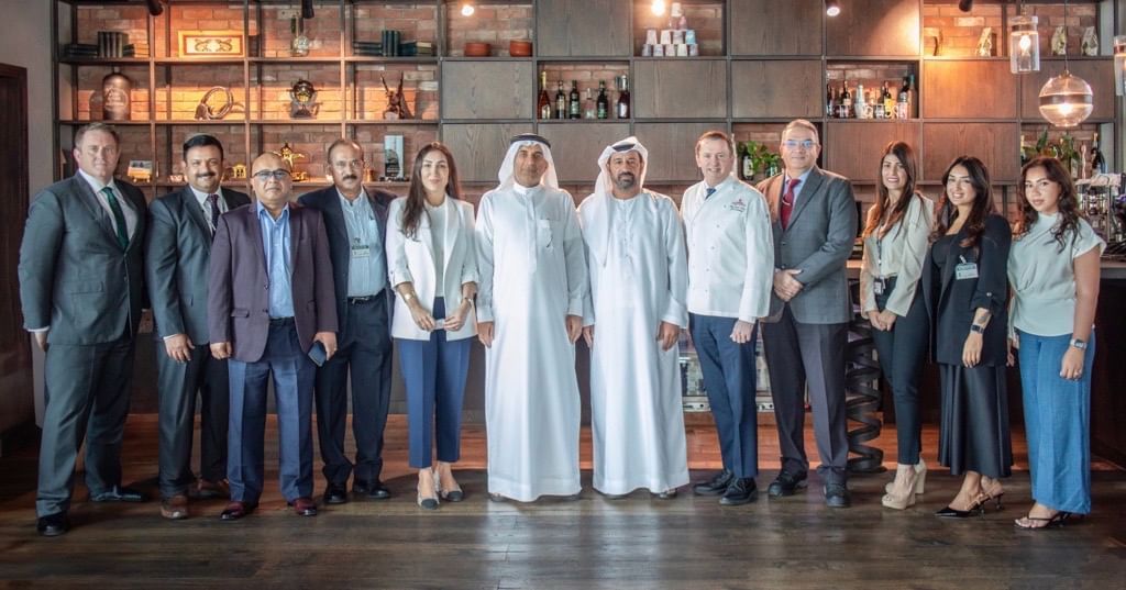 تعاون بين «الإمارات لتموين الطائرات» و«المتحدة للسيارات والمعدات الثقيلة»