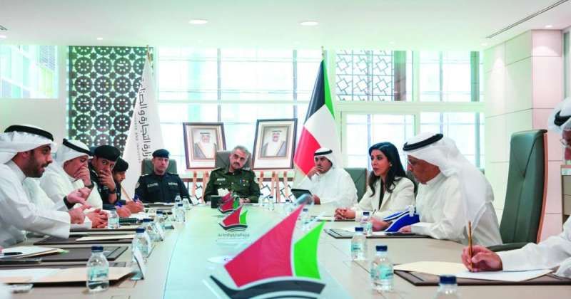 المشعان مُجتمعة مع وزير التجارة ورئيس شركة المشروعات السياحية