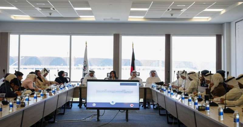 جانب من اجتماع المشعان مع رئيس الطيران المدني السبت الماضي