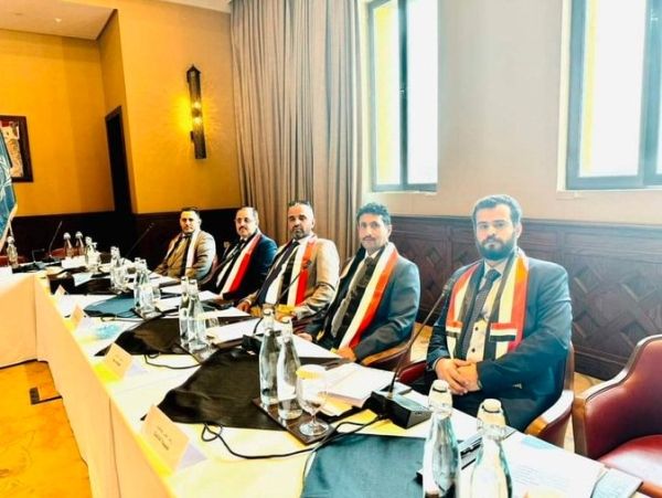 "كنا نتمنى تمثيل الشرعية".. اليدومي ساخرًا من أداء الفريق الحكومي في مفاوضات مسقط