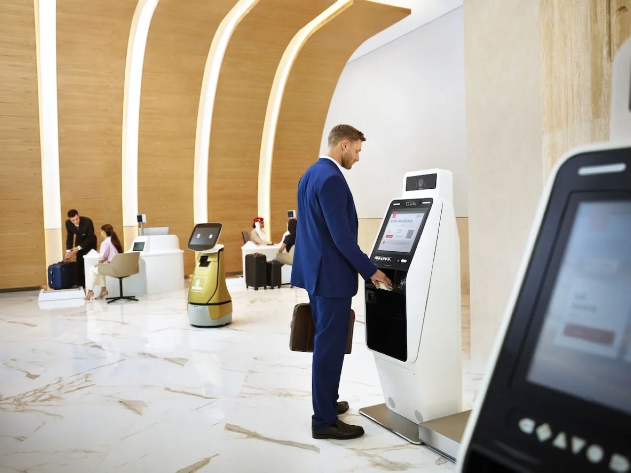 طيران الإمارات: ذروة سفر جديدة في دبي غداً