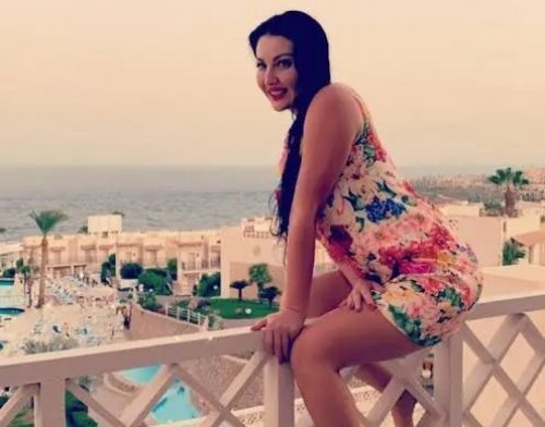 صافيناز ترقص بالبكيني الاسود وظهور صدرها العاري ومتابع: غلبت سما المصري و لورديانا