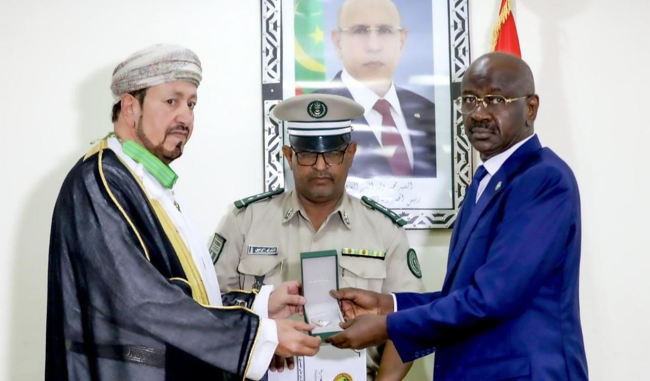 سفيرنا في موريتانيا يتسلم وسام “كوماندور”