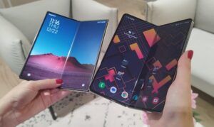 منافسة قوية تنتظر هواتف سامسونج القابلة للطي في 2024