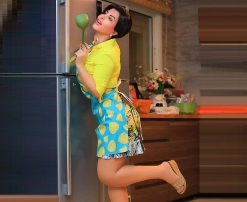 شمس الكويتية تخطف الأنظار بمريلة المطبخ .. غلبت سما المصري وجننت الناس معاها