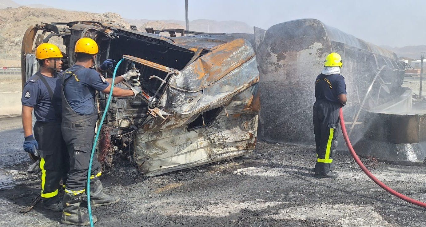 الدفاع المدني والإسعاف : وفاة سائق ناقلة الوقود بسبب تدهورها واشتعالها