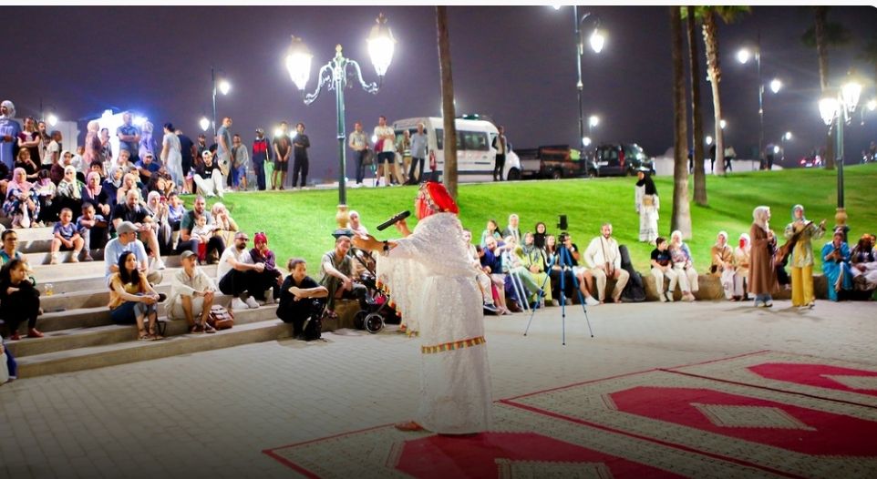 حكواتية عُمانية تتوّج بالميدالية الذهبية في مهرجان “مغرب الحكايات” بالرباط