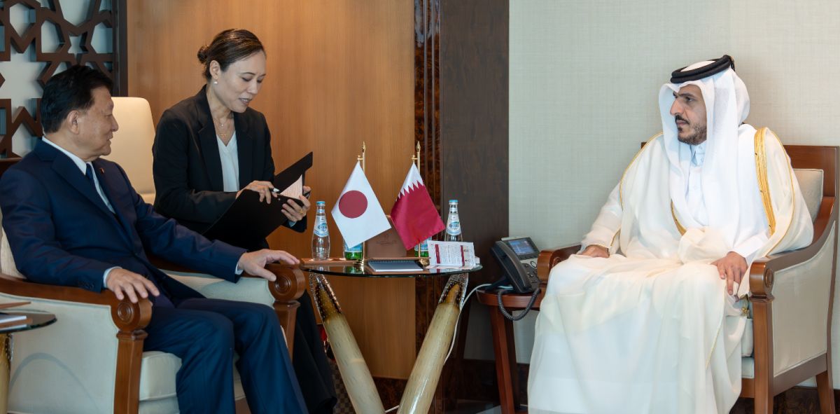 وزير التجارة والصناعة يجتمع مع وزير الدولة للسياسات الاقتصادية والمالية الياباني