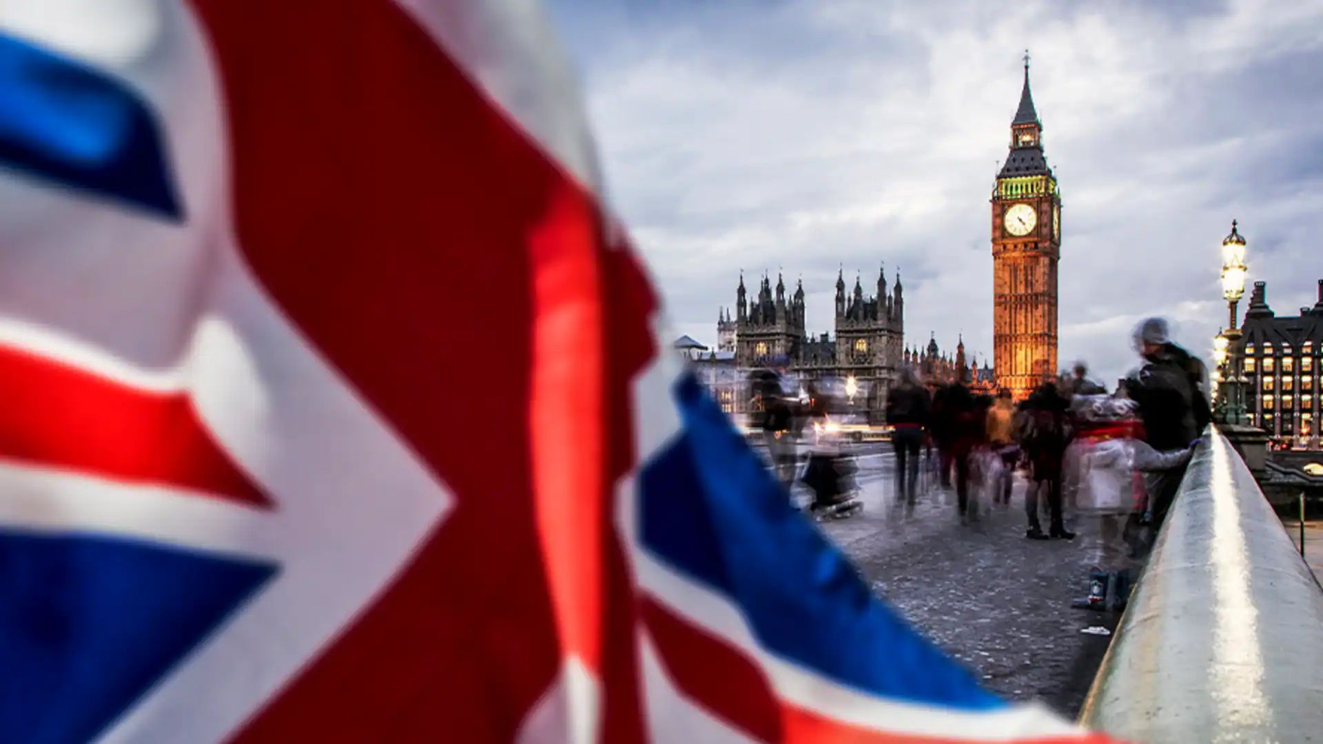 هل يعني انتعاش الاقتصاد البريطاني راحة طويلة الأمد لحكومة ستارمر؟