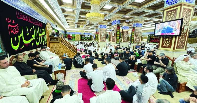 جانب من الحضور في حسينية الإمام الحسين (تصوير أسعد عبدالله)