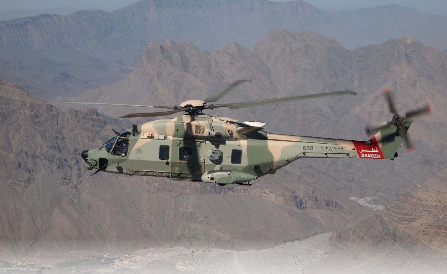 سلاح الجو السلطاني العماني ينفذ عملية إخلاء طبي